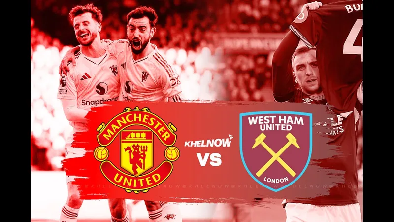 Cầu thủ West Ham và MU tranh chấp bóng trước khung thành Cầu thủ West Ham và MU tranh chấp bóng trước khung thành